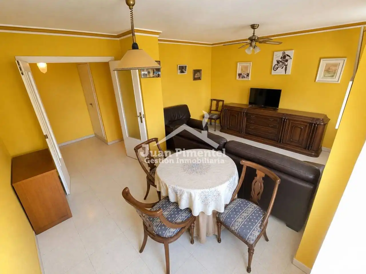Sala d'estar de Pis en venda en Estepona amb Moblat i Balcó