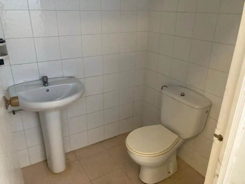 Baño de Nave industrial de alquiler en Puerto Real