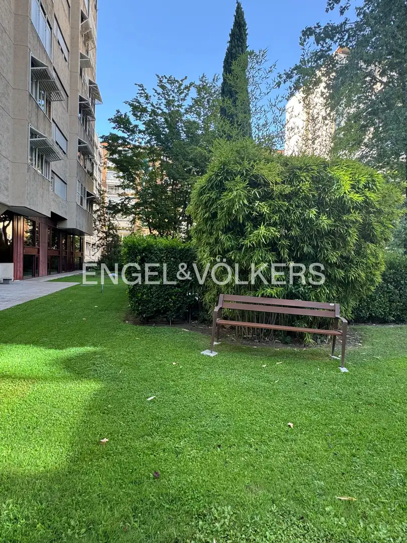 Vista exterior de Pis de lloguer en Madrid amb Calefacció i Jardí privat
