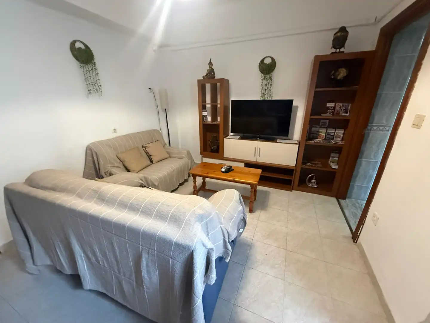Wohnzimmer von Einfamilien-Reihenhaus zum Verkauf in Granada mit Privatgarten, Terrasse und Möbliert