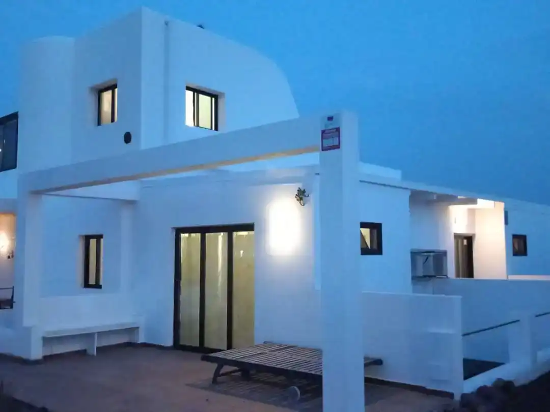 Vista exterior de Casa o xalet en venda en Yaiza amb Aire condicionat i Balcó