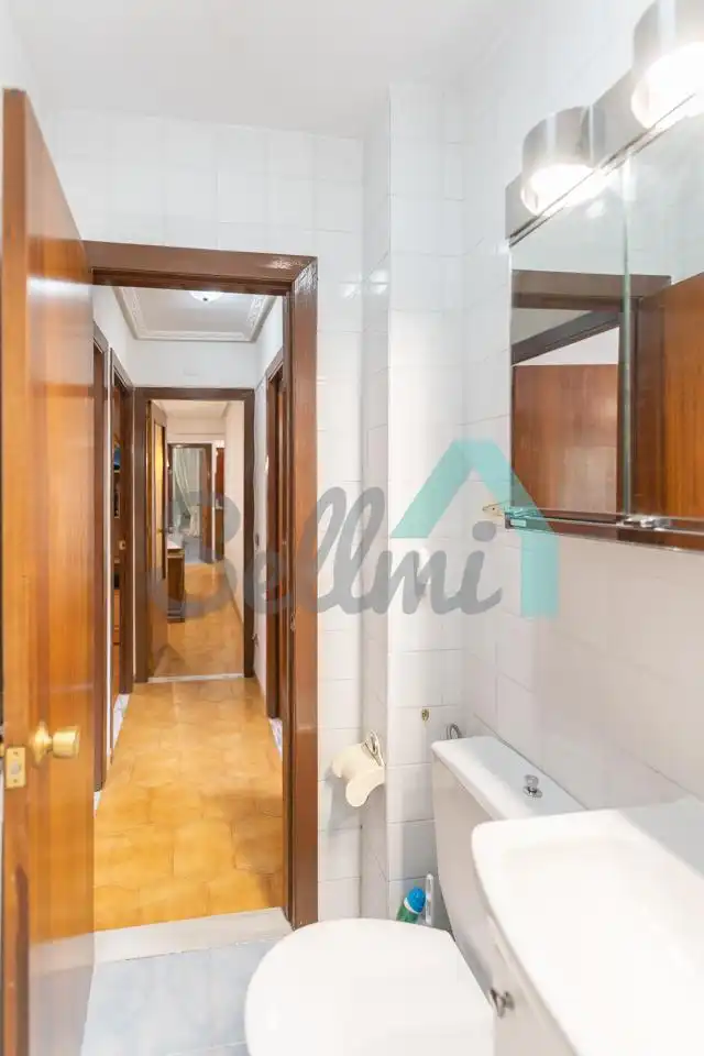 Piso de alquiler en Aller con Calefacción, Trastero y Amueblado