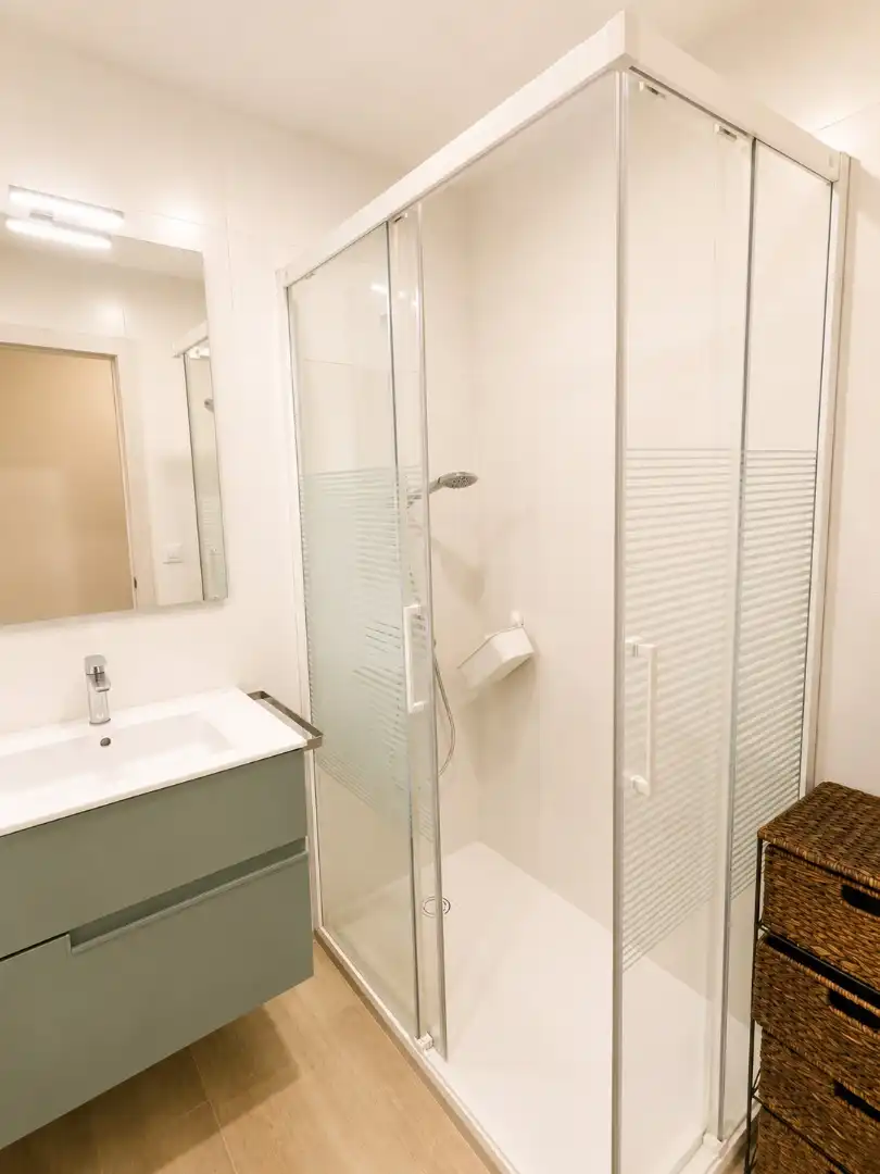 Badezimmer von Wohnung zur Miete in Valencia mit Klimaanlage, Terrasse und Möbliert