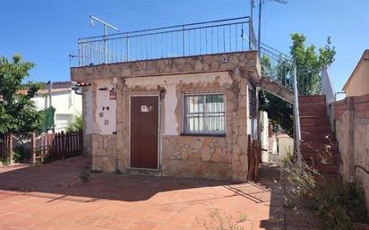 Vista exterior de Casa adosada en venda en Esparreguera amb Jardí privat