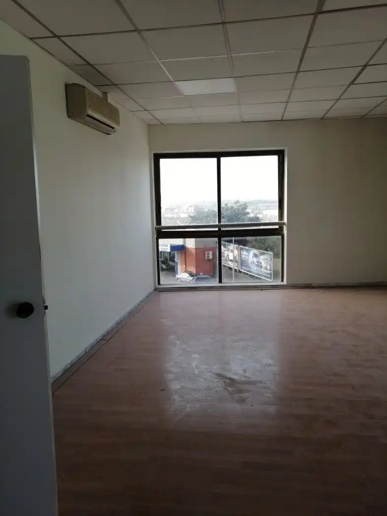 Habitación de Oficina de alquiler en Rubí con Aire acondicionado