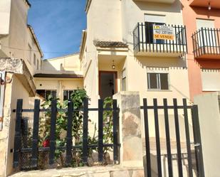 Vista exterior de Casa adosada en venda en Navarrés amb Terrassa i Balcó