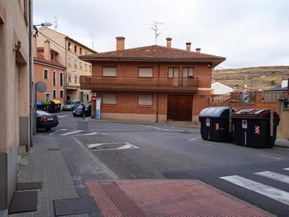 Vista exterior de Casa o xalet en venda en Segovia Capital amb Calefacció, Terrassa i Balcó