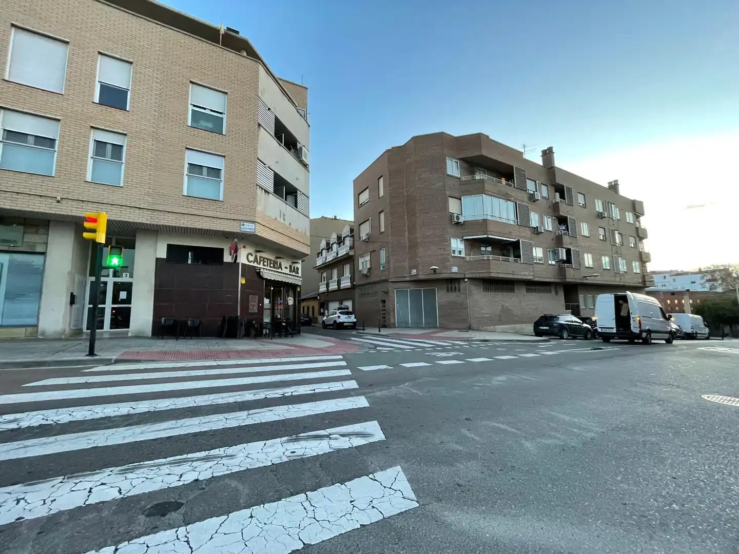 Außenansicht von Garage zum Verkauf in Zaragoza