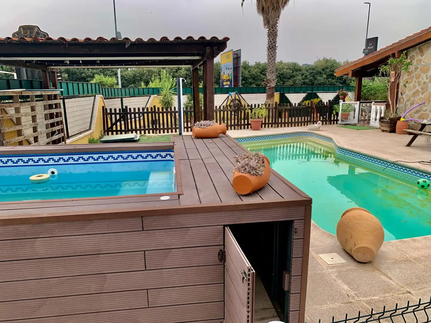 Piscina de Casa o chalet en venta en Lora del Río con Aire acondicionado, Calefacción y Jardín privado