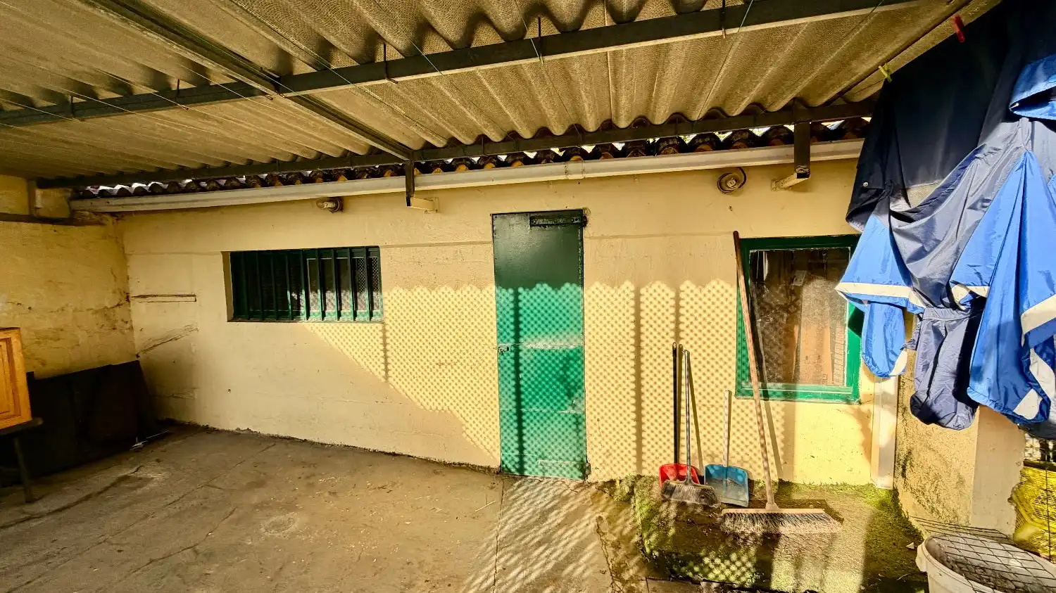 Vista exterior de Casa o xalet en venda en Mugardos amb Calefacció, Terrassa i Traster