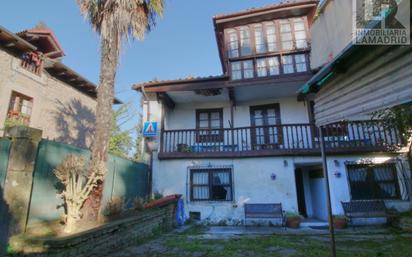 Vista exterior de Casa adosada en venda en Cabezón de la Sal amb Balcó