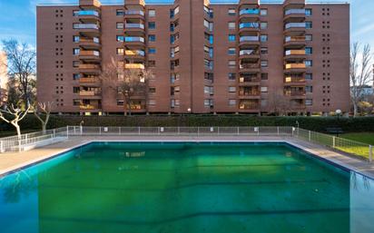 Swimming pool of Attic for sale in  Madrid Capital  with Air Conditioner, Heating and Terrace