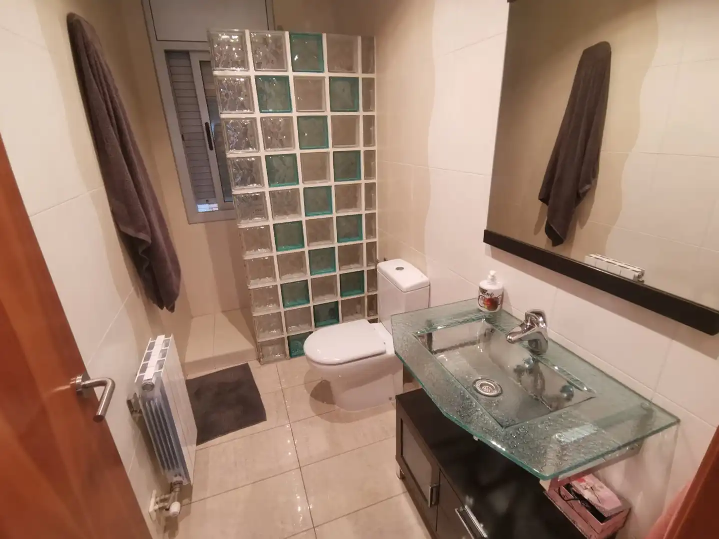 Baño de Piso en venta en Molins de Rei con Calefacción, Parquet y Balcón