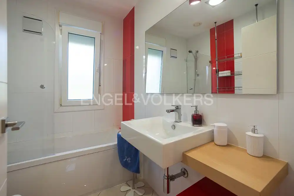 Bany de Casa o xalet en venda en Benicasim / Benicàssim amb Calefacció, Jardí privat i Terrassa