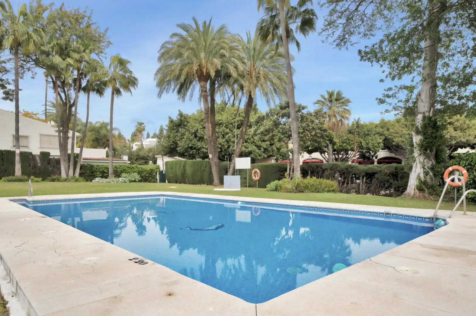 Apartment with pool for sale in Nueva Andalucía, imagen 16