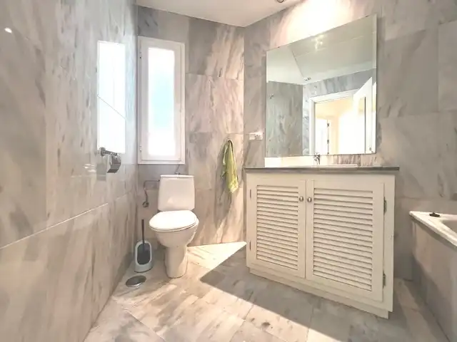 Baño de Piso en venta en Marbella con Aire acondicionado, Jardín privado y Terraza