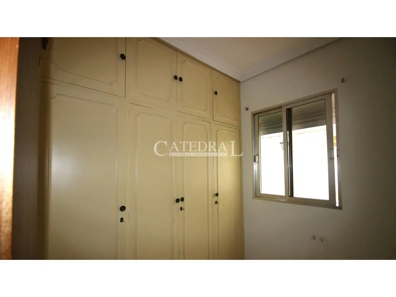 Bedroom of Flat for rent in Sevilla  with Air Conditioner and Balcony