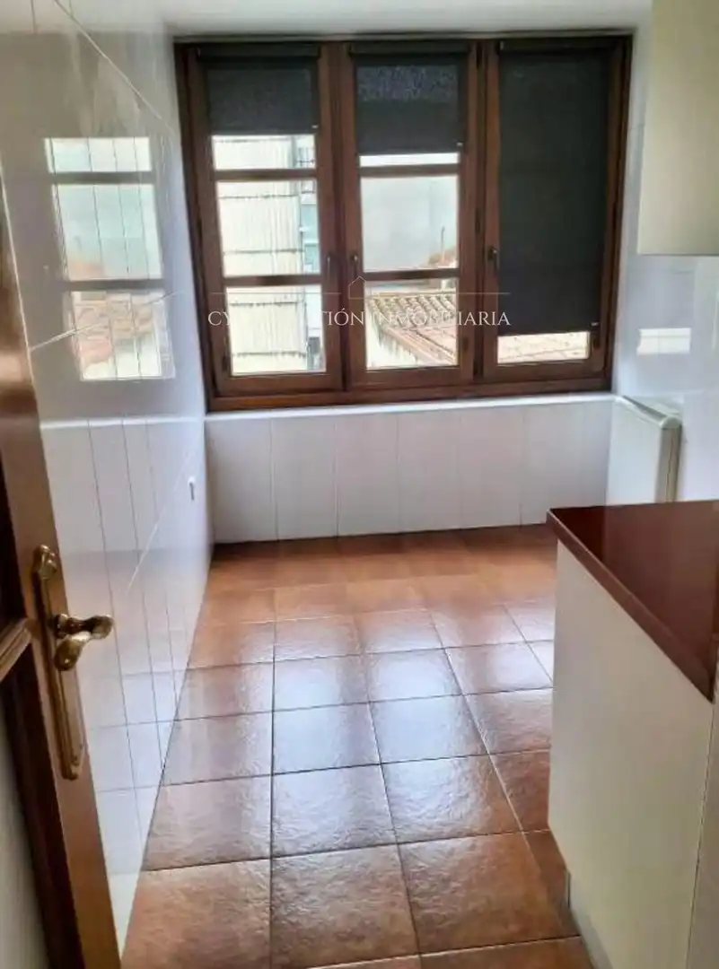 Cuina de Pis de lloguer en Salamanca amb Calefacció, Parquet i Forn
