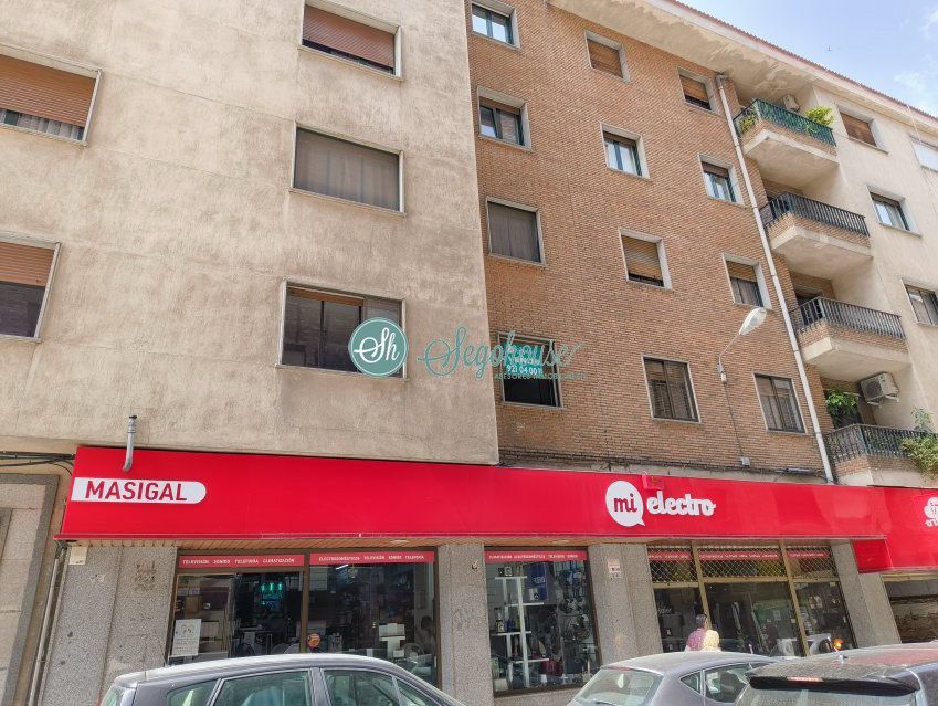 Vista exterior de Piso en venta en Segovia Capital con Calefacción y Parquet