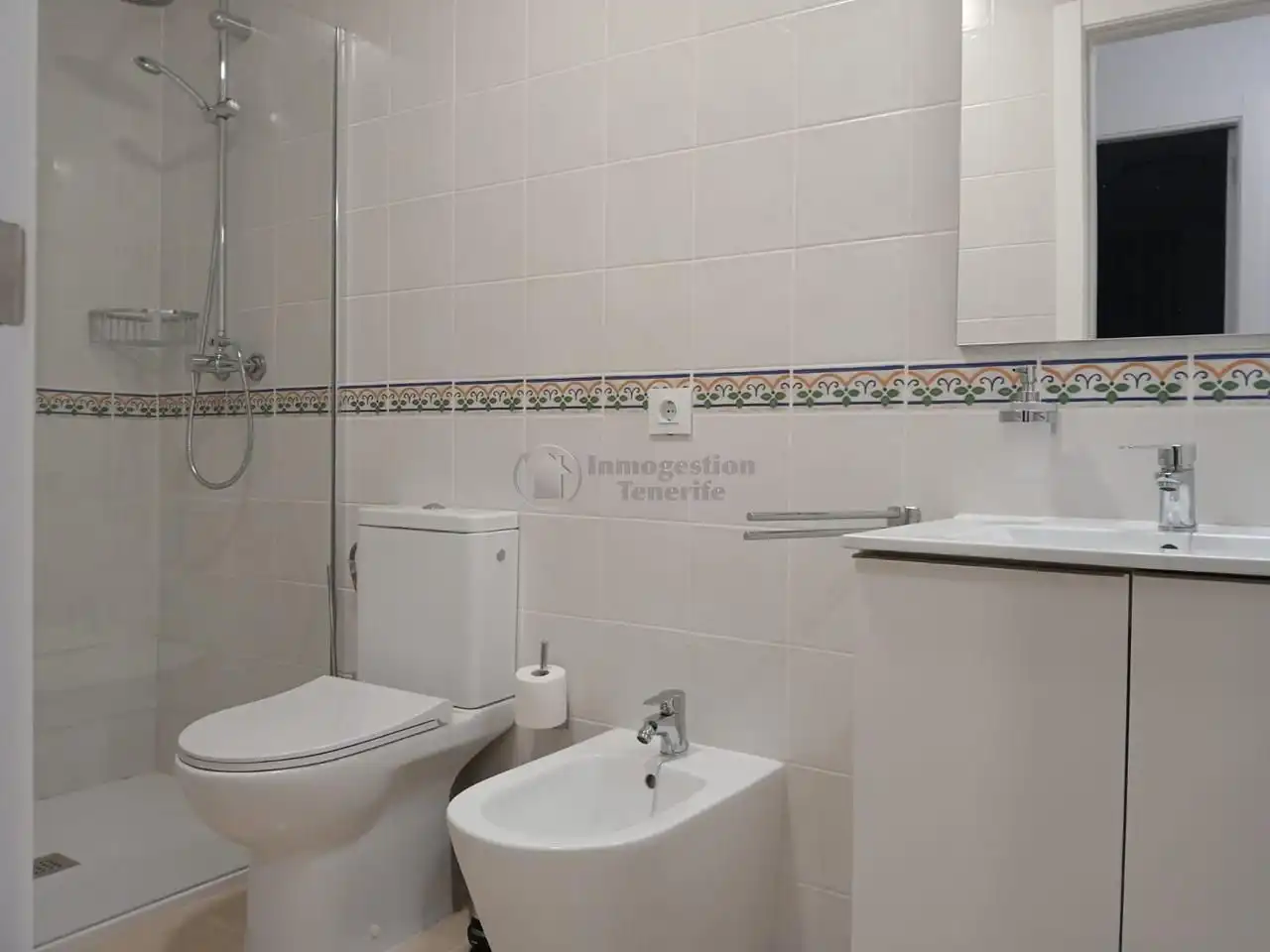 Baño de Piso de alquiler en Arona con Amueblado, Balcón y Internet