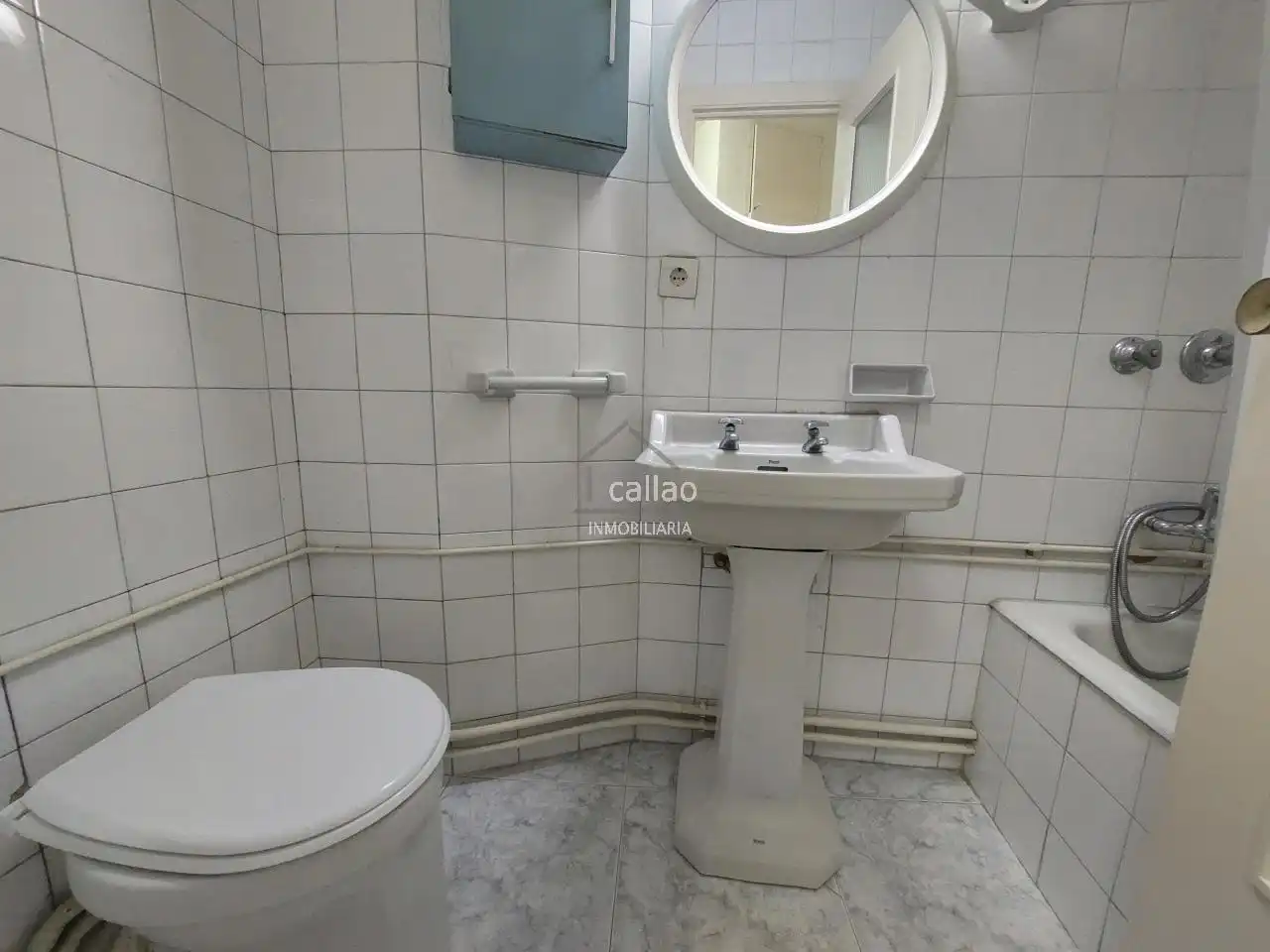 Bathroom of Flat for rent in Ferrol  with Heating, Furnished and Balcony