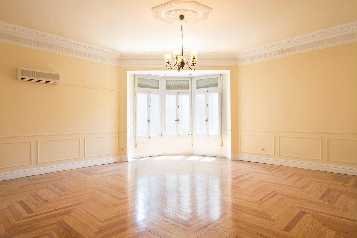 Dining room of Flat for sale in  Madrid Capital  with Air Conditioner
