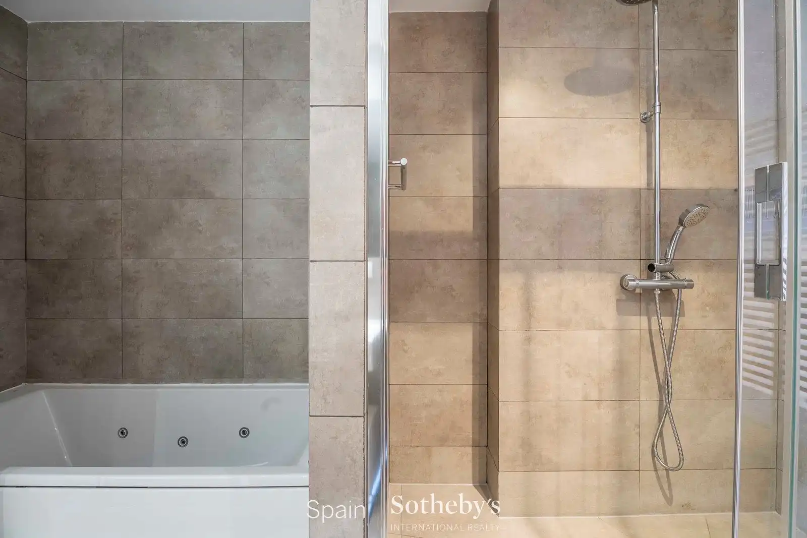 Apartament de lloguer a Plaza de Santa Bárbara, Justicia - Chueca