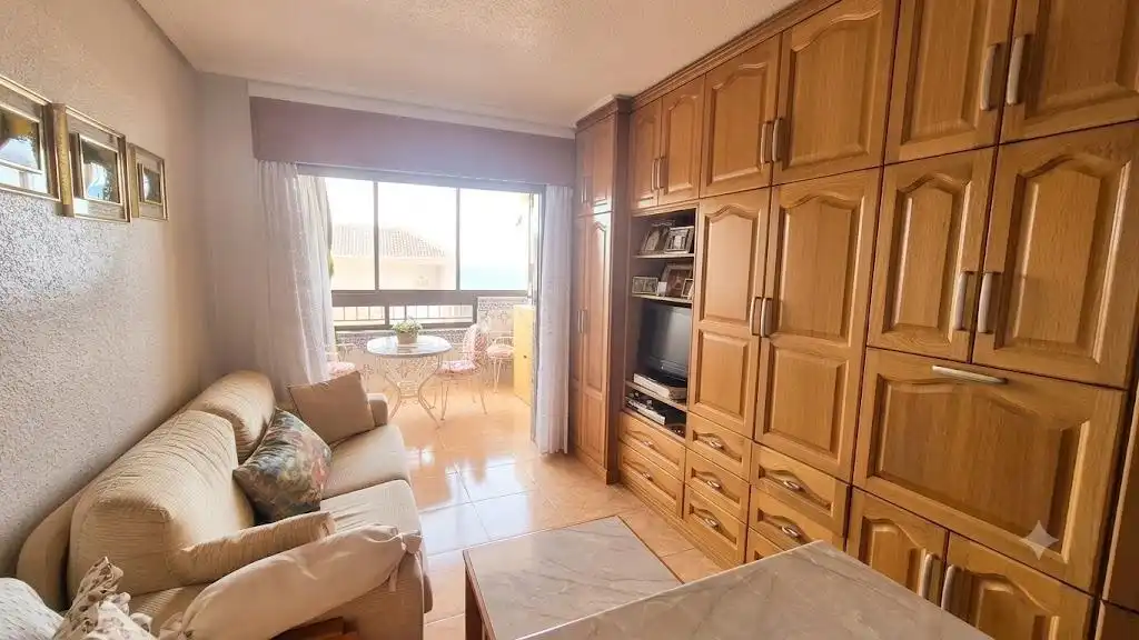 Dormitori de Apartament en venda en Torrevieja amb Terrassa i Moblat