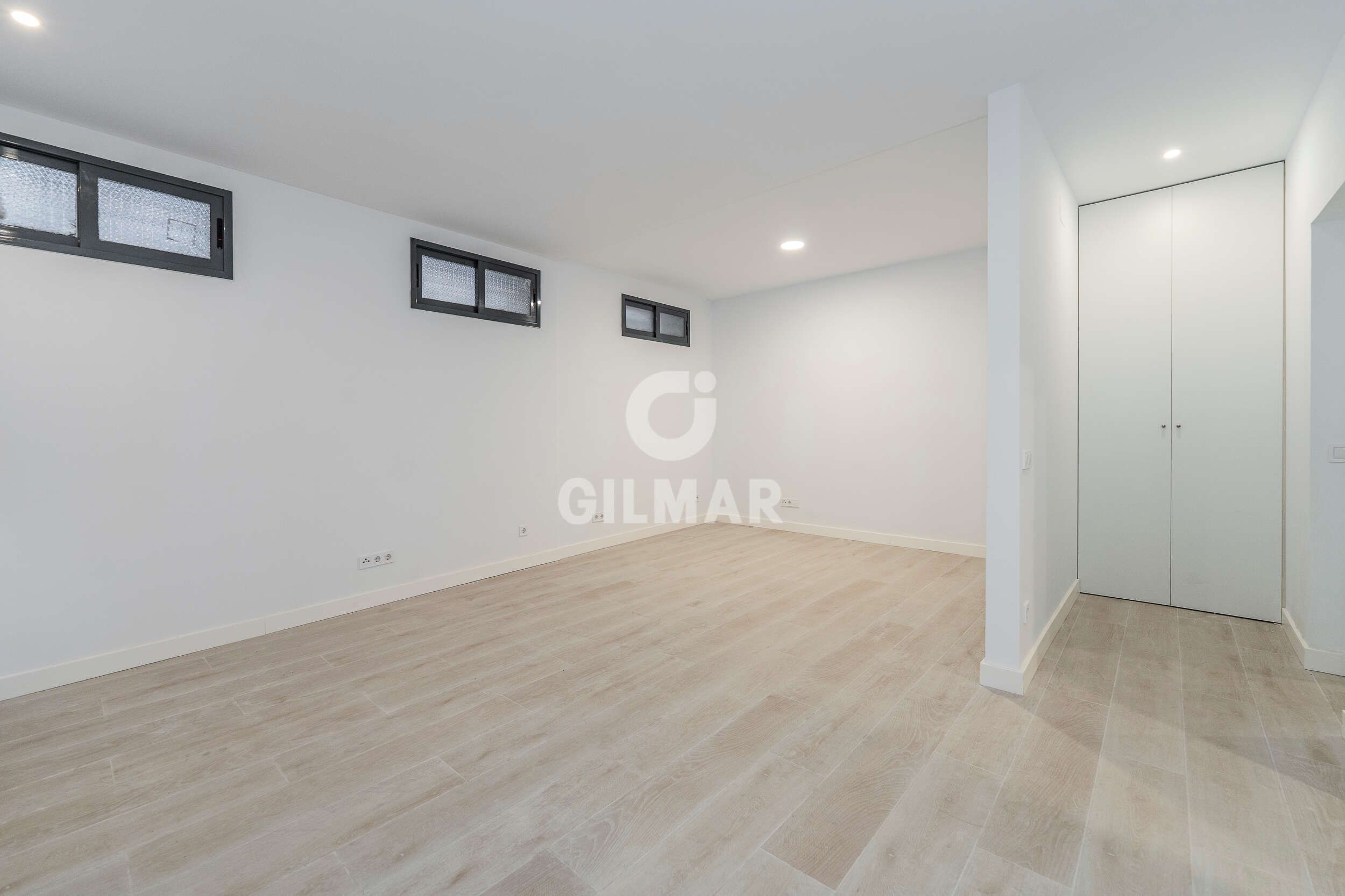 Apartment for sale in  Madrid Capital  with Heating