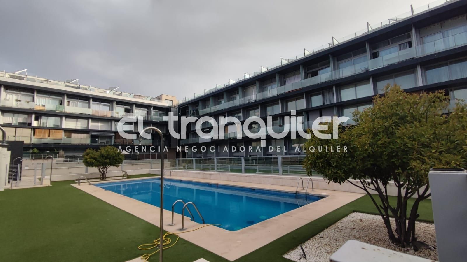 Swimming pool of Duplex to rent in  Madrid Capital  with Swimming Pool