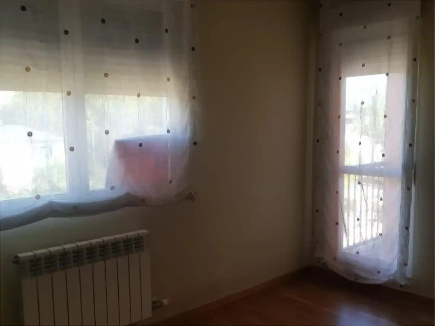 Dormitori de Casa adosada en venda en Cabañas Raras amb Jardí privat, Parquet i Moblat