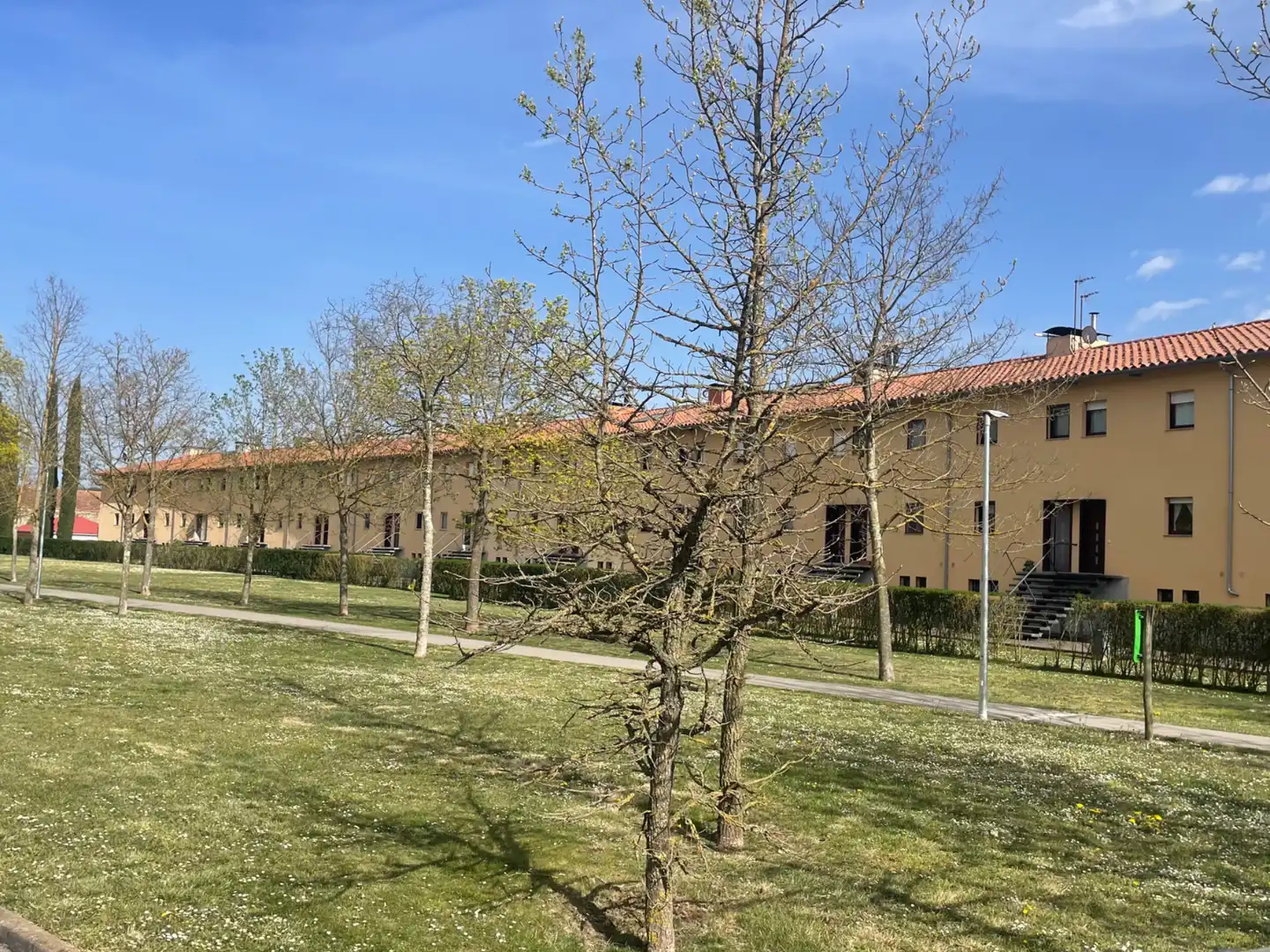 Vista exterior de Casa adosada en venta en Sant Joan de les Abadesses con Calefacción, Jardín privado y Trastero