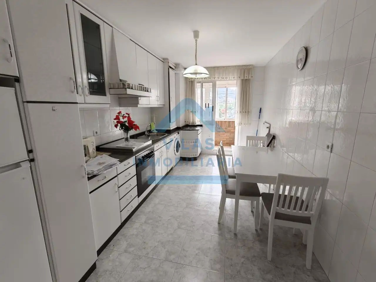 Cocina de Piso de alquiler en Ames con Calefacción, Parquet y Trastero