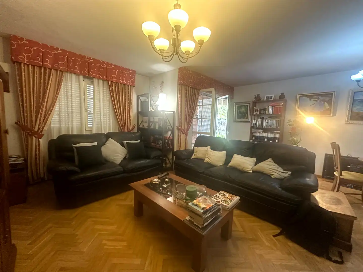 Wohnzimmer von Einfamilien-Reihenhaus zum Verkauf in Algete mit Klimaanlage, Heizung und Privatgarten