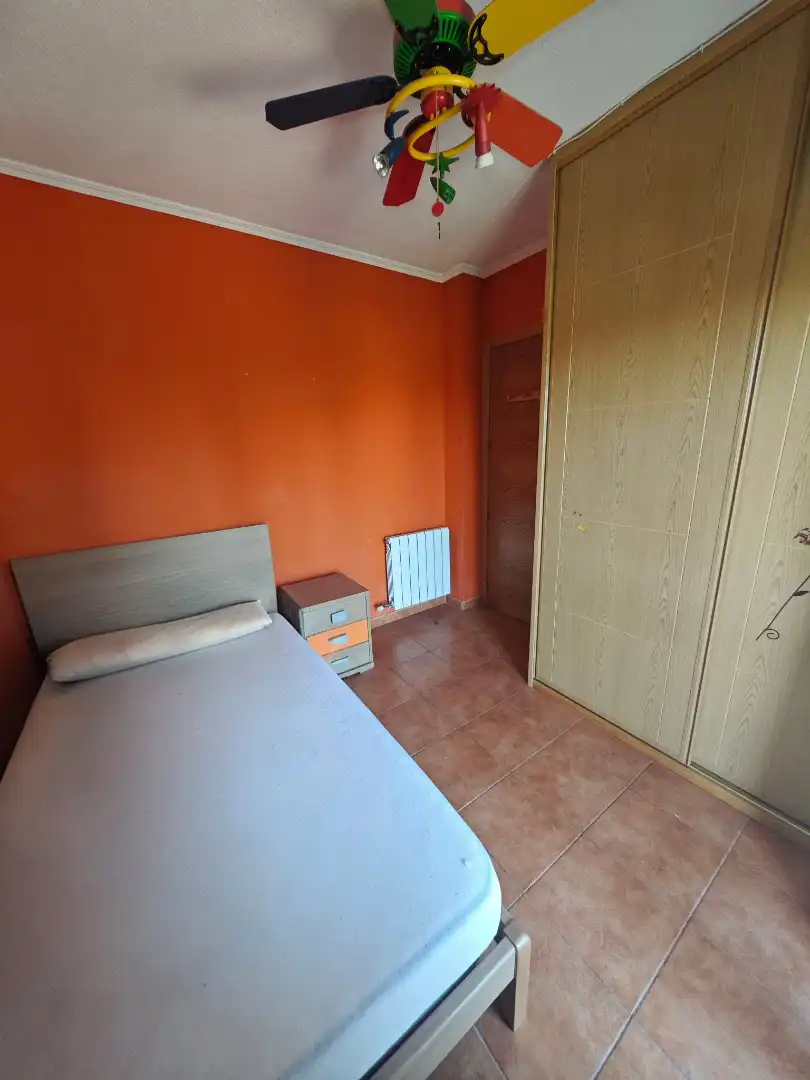 Habitación de Casa adosada en venta en Toledo con Aire acondicionado, Calefacción y Horno