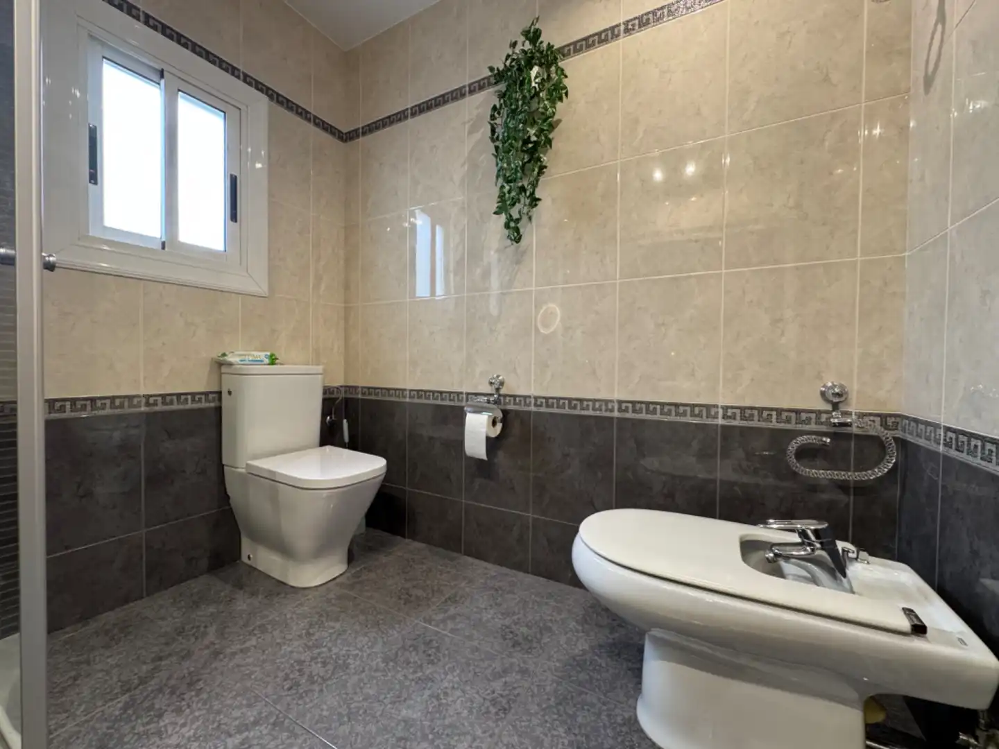 Baño de Piso en venta en Sant Boi de Llobregat con Aire acondicionado, Terraza y Trastero