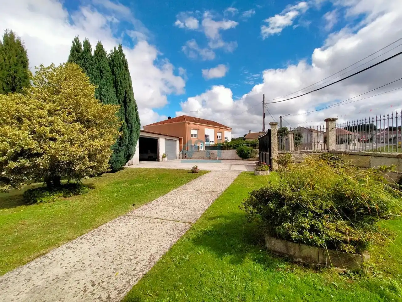 Vista exterior de Casa o chalet en venta en Amoeiro con Calefacción, Jardín privado y Terraza