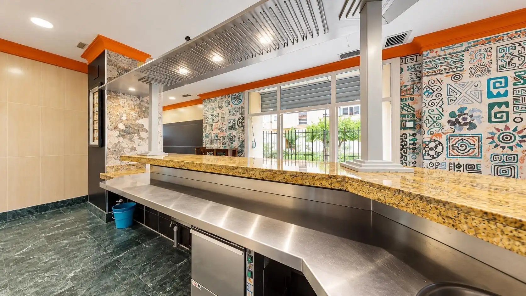 Cocina de Local en venta en Granada con Aire acondicionado y Amueblado