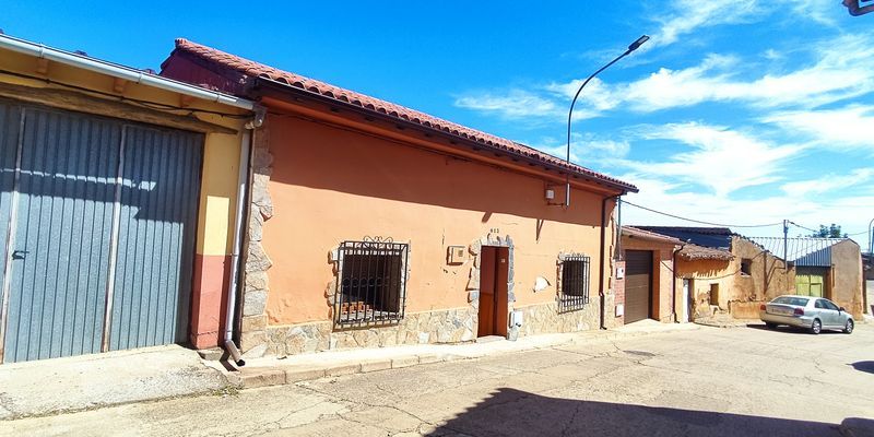 Vista exterior de Finca rústica en venda en Valderas amb Terrassa, Traster i Moblat