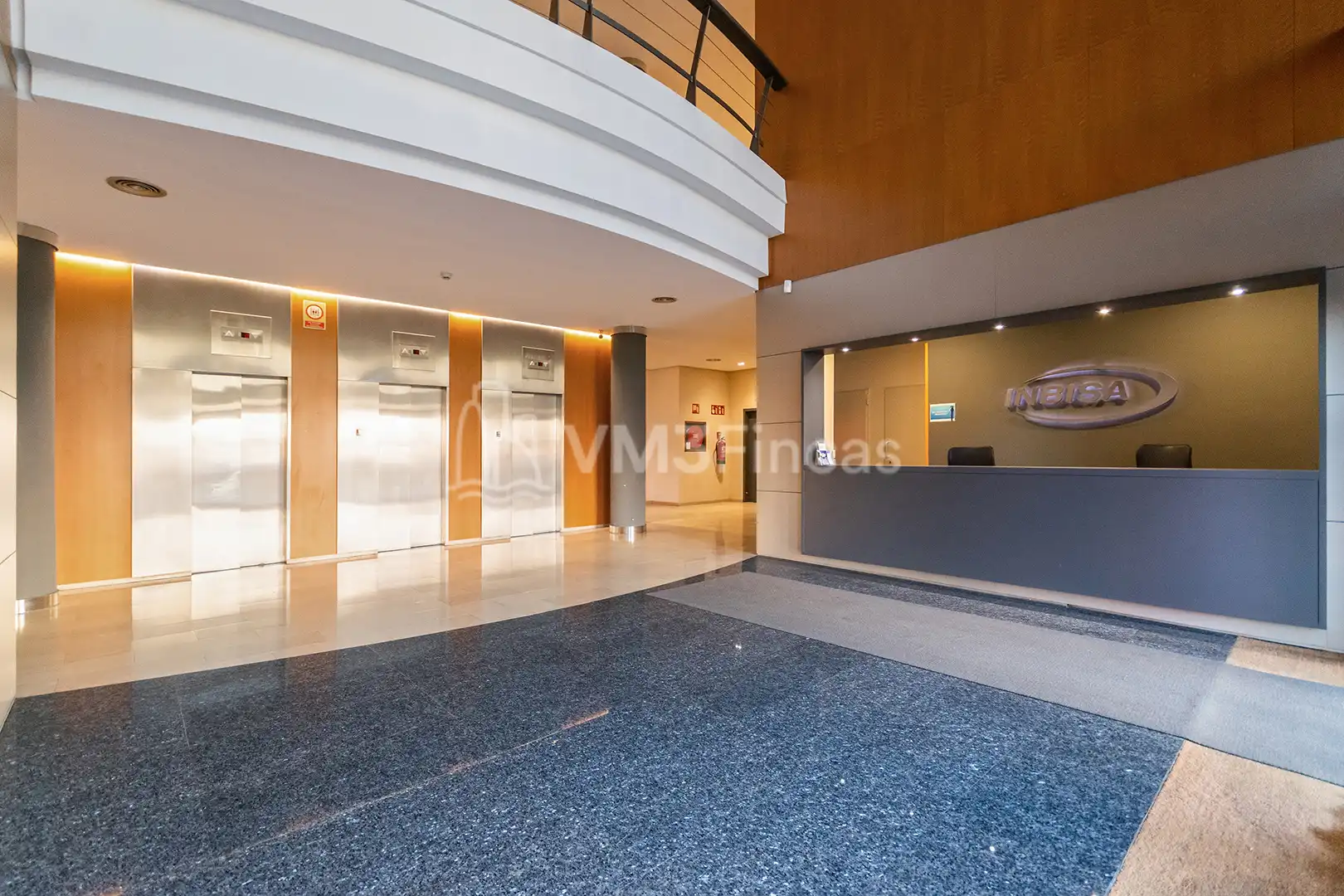 Büro zur Miete in El Prat de Llobregat mit Klimaanlage, Heizung und Terrasse