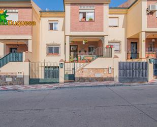 Vista exterior de Casa adosada en venda en Alfacar amb Calefacció, Terrassa i Balcó