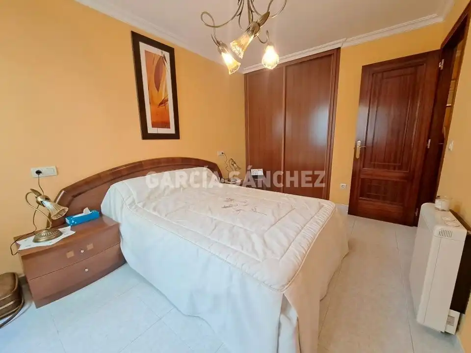 Schlafzimmer von Wohnungen zum Verkauf in Boiro mit Möbliert