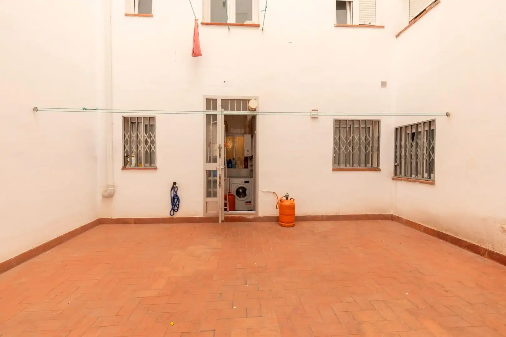Vista exterior de Piso en venta en Granada con Balcón