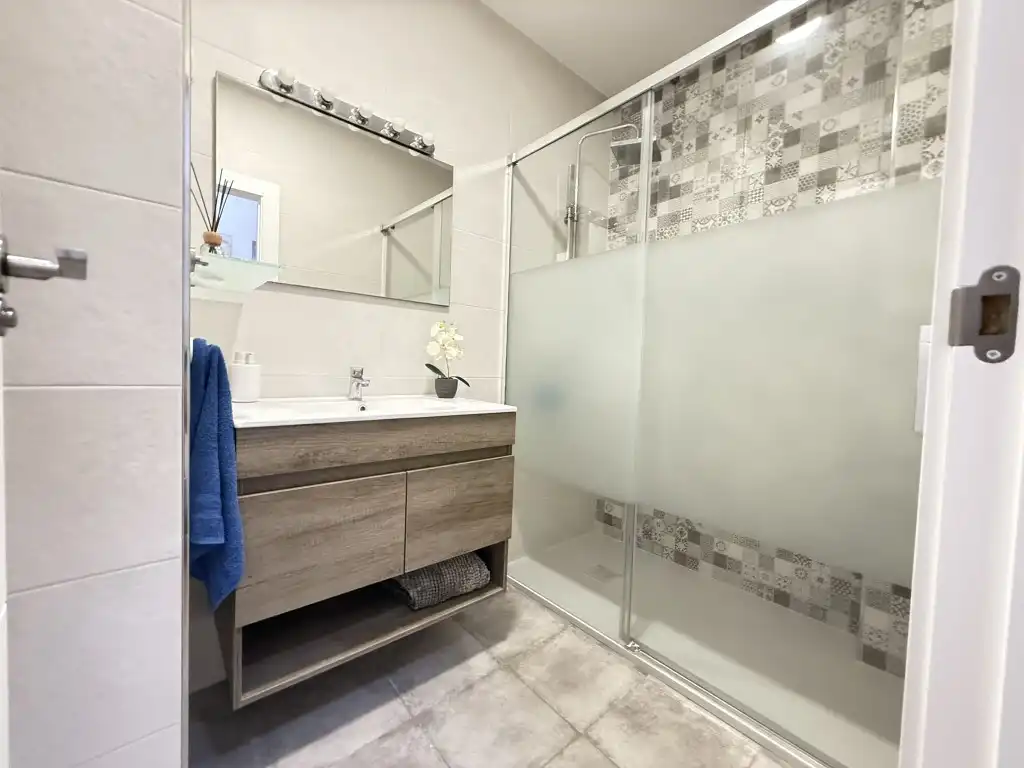 Badezimmer von Wohnungen zum Verkauf in Cartagena mit Klimaanlage und Terrasse