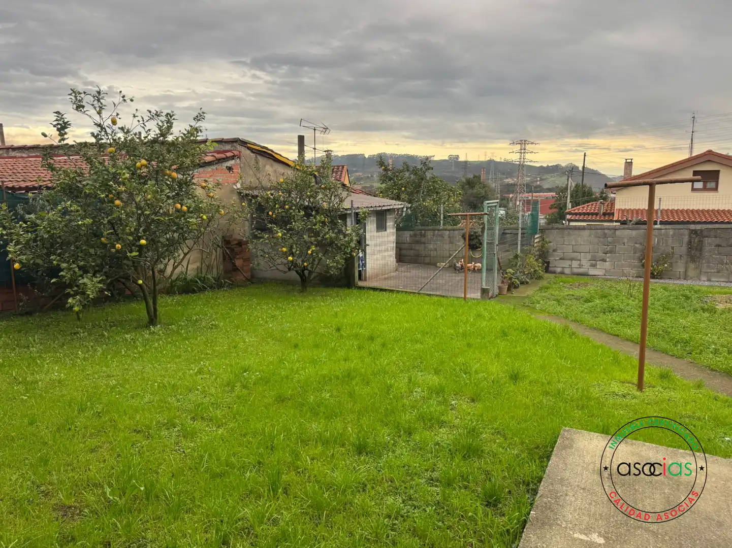 Casa adosada en venta en Gijón  con Calefacción y Jardín privado