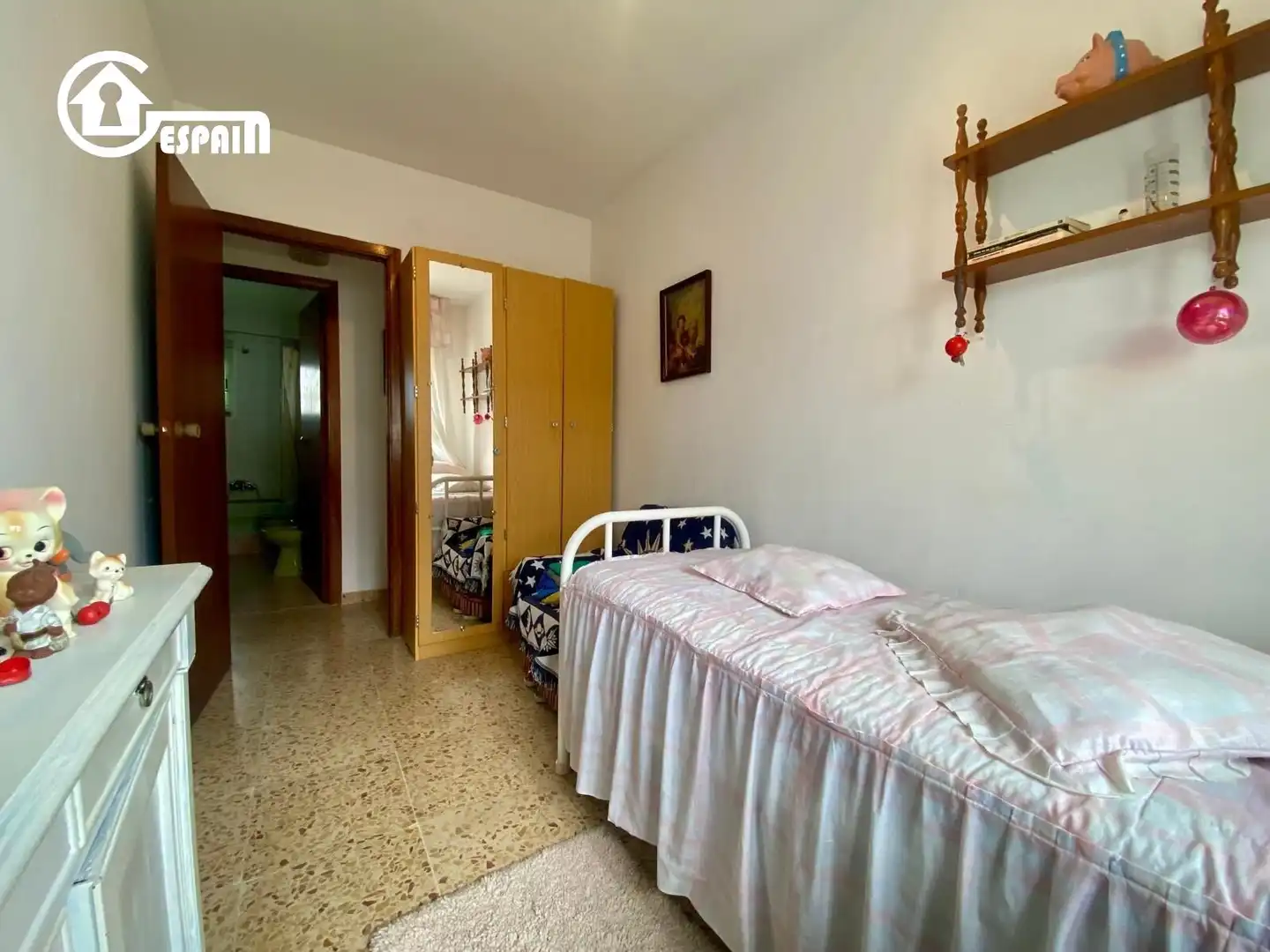 Habitación de Casa adosada en venta en Lillo con Calefacción, Jardín privado y Terraza