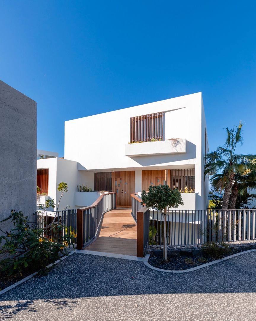 Außenansicht von Einfamilien-Reihenhaus zum Verkauf in Guía de Isora mit Klimaanlage, Privatgarten und Terrasse