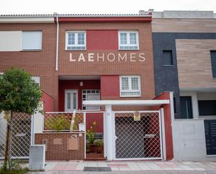 Exterior view of Single-family semi-detached for sale in  Jaén Capital  with Air Conditioner, Heating and Terrace