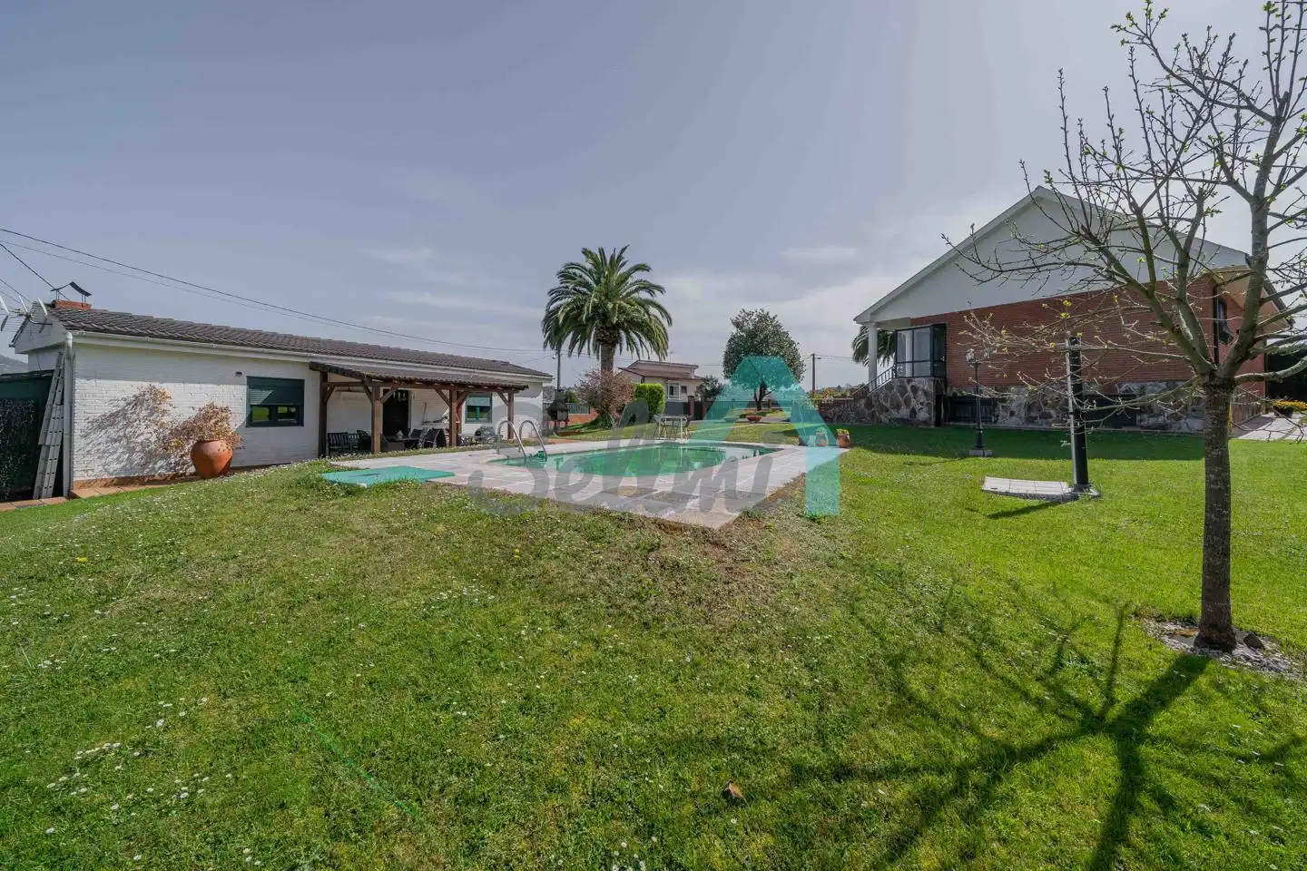 Jardí de Casa o xalet en venda en Oviedo  amb Calefacció, Jardí privat i Parquet