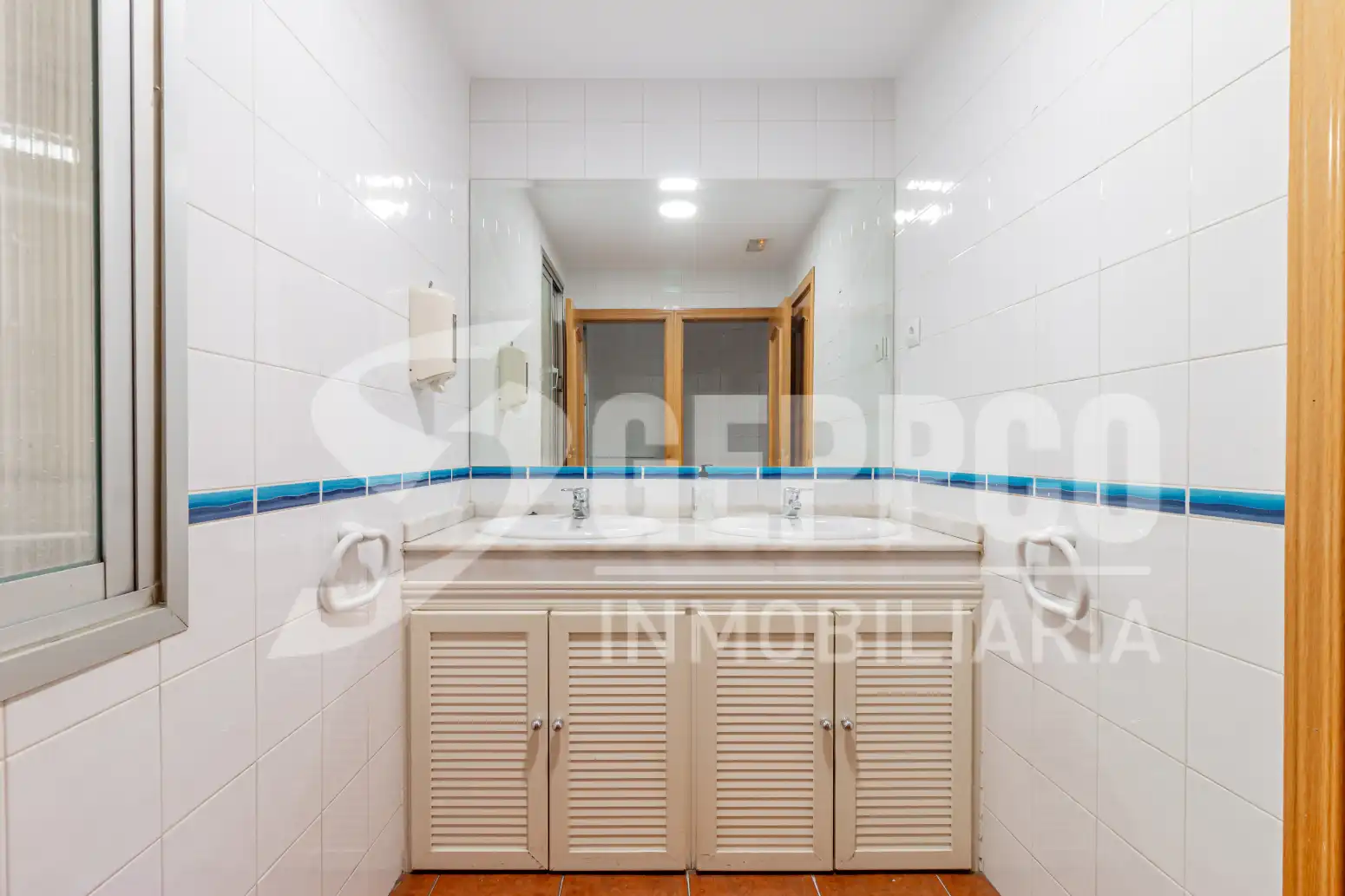 Bathroom of Office for rent in Barrio de Salamanca